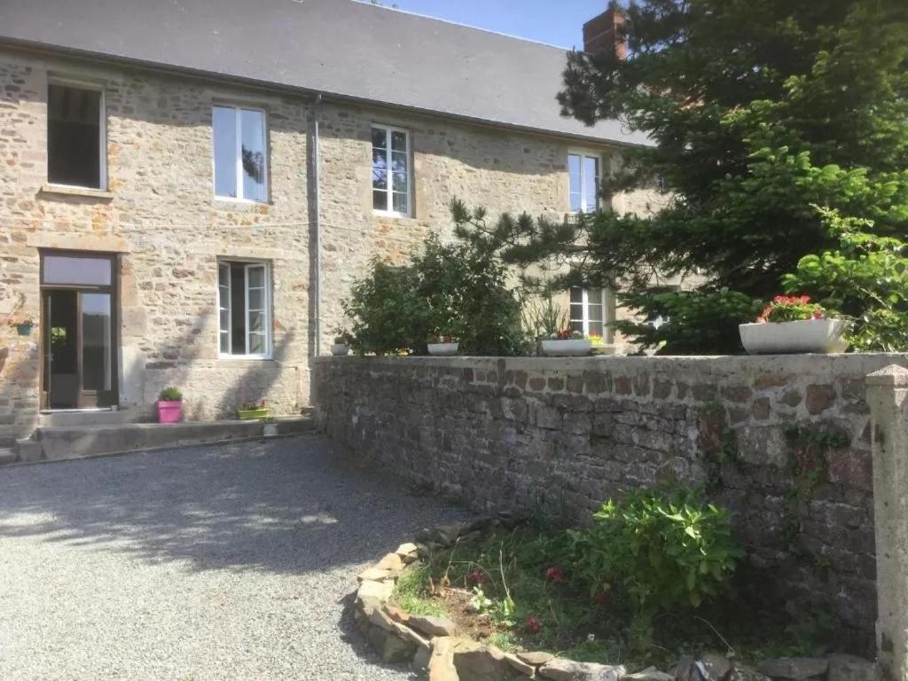 La Petellerie, Maison De Campagne Avec Piscine Pour Un Sejour Detente Moyon Eksteriør billede